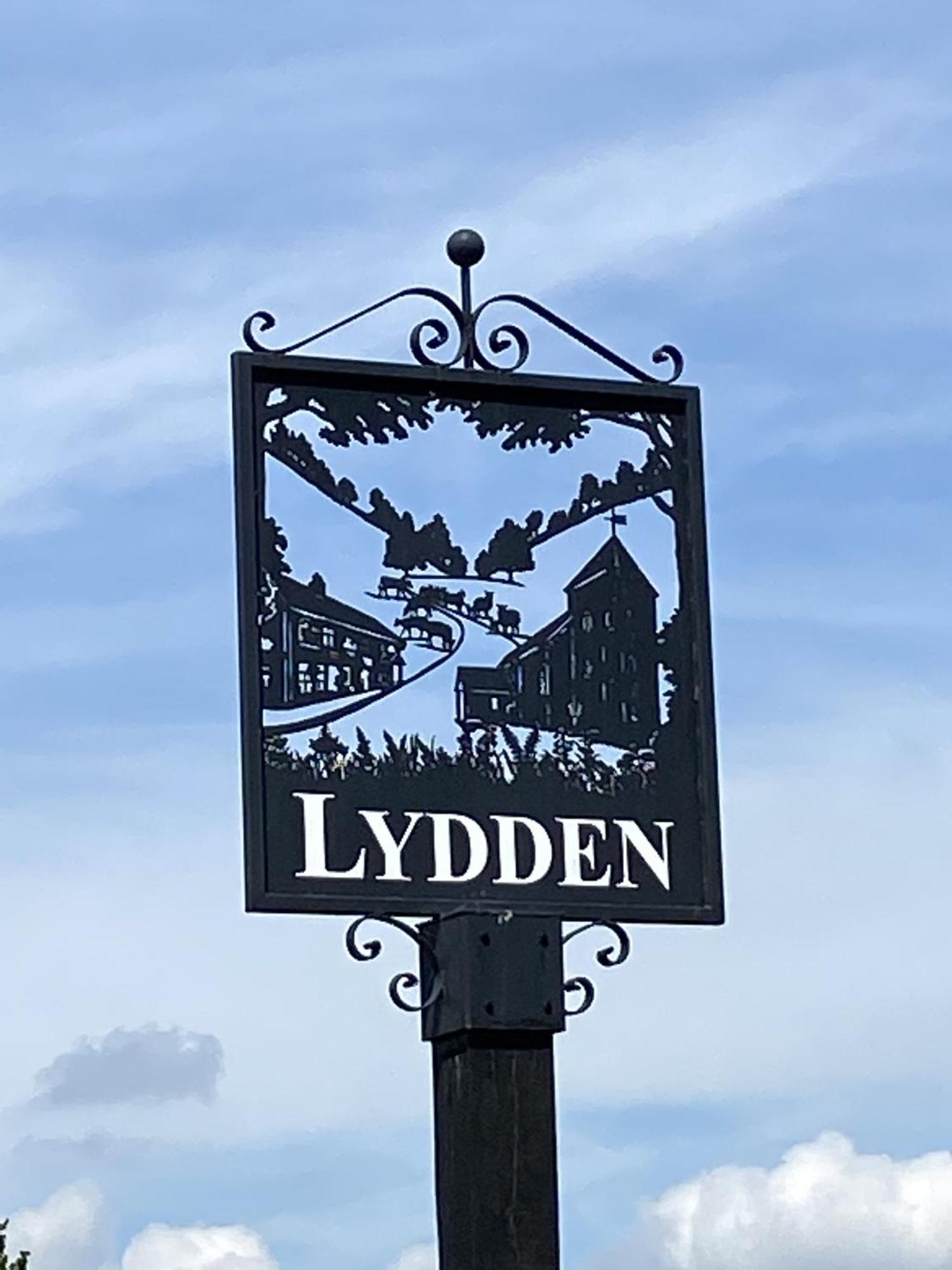The Lydden Bell Acomodação com café da manhã Exterior foto